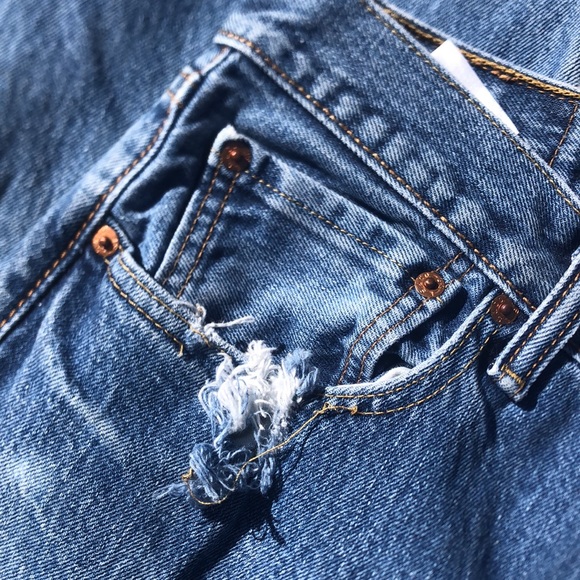 501 distress Levi’s. 🔥 - Picture 8 of 17